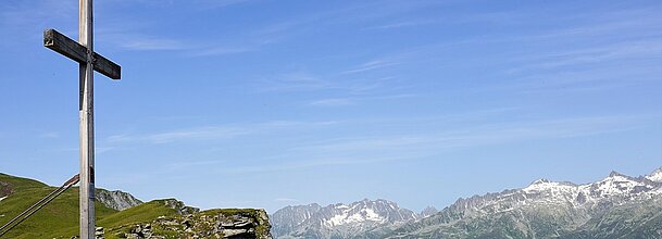Sujet_Wandern_Berge_Klettern_Gipfel_Gipfelkreuz